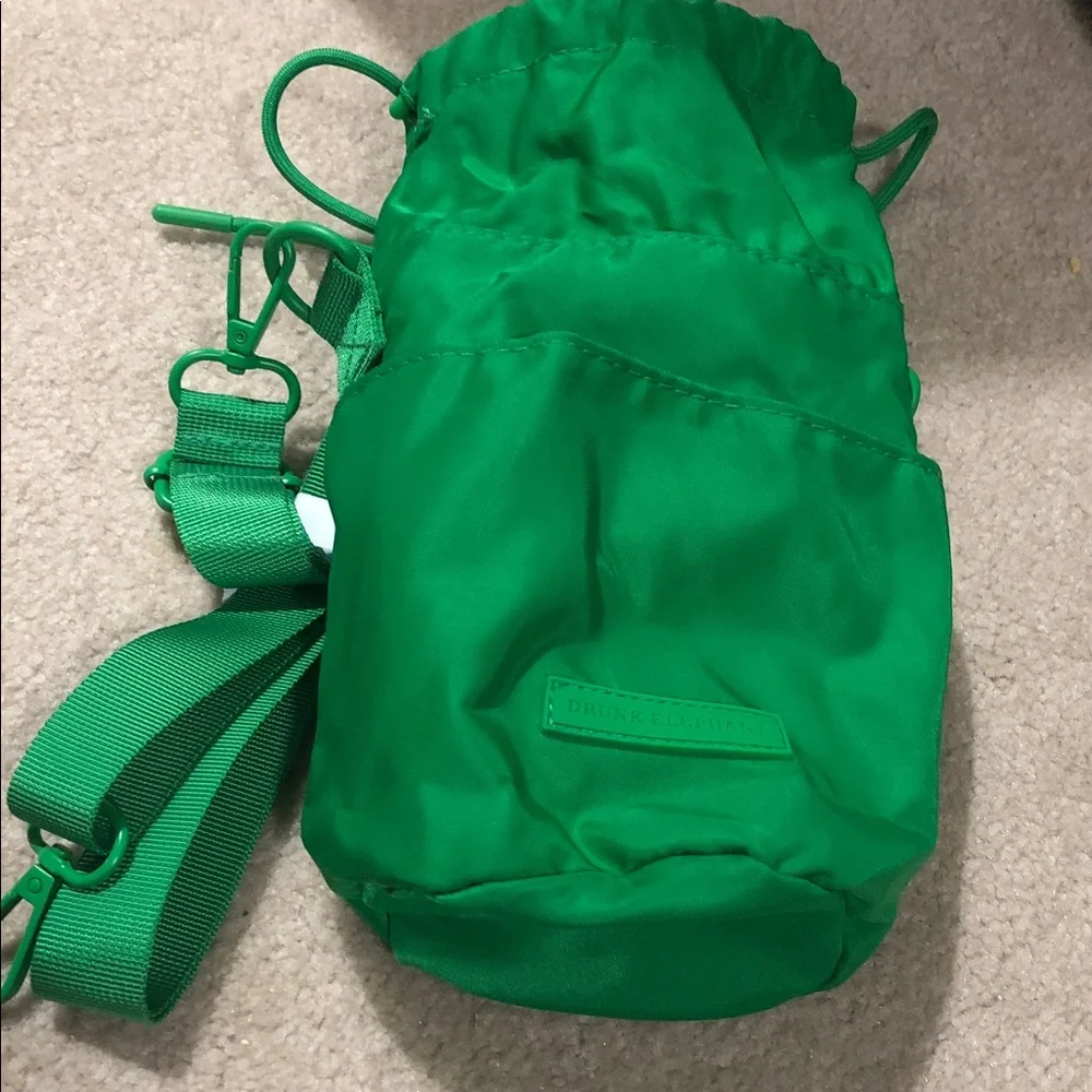 🆕Drunk Elephant NWOT, Kelly green, cross body bag w/pocket, drawstring + belt - Picture 2 of 6